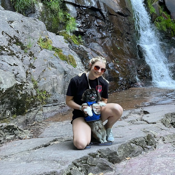 Meet your Posher, Breena🌸 - Picture 10 of 11